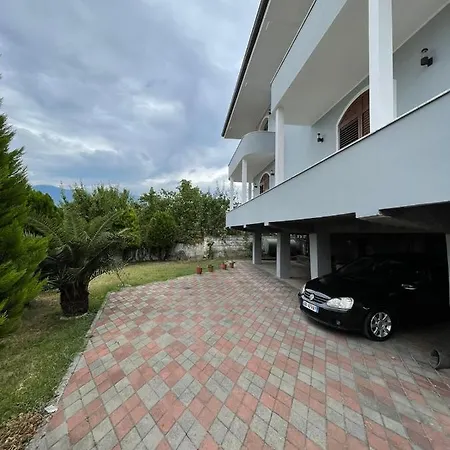 Emanuel's Apartament *
